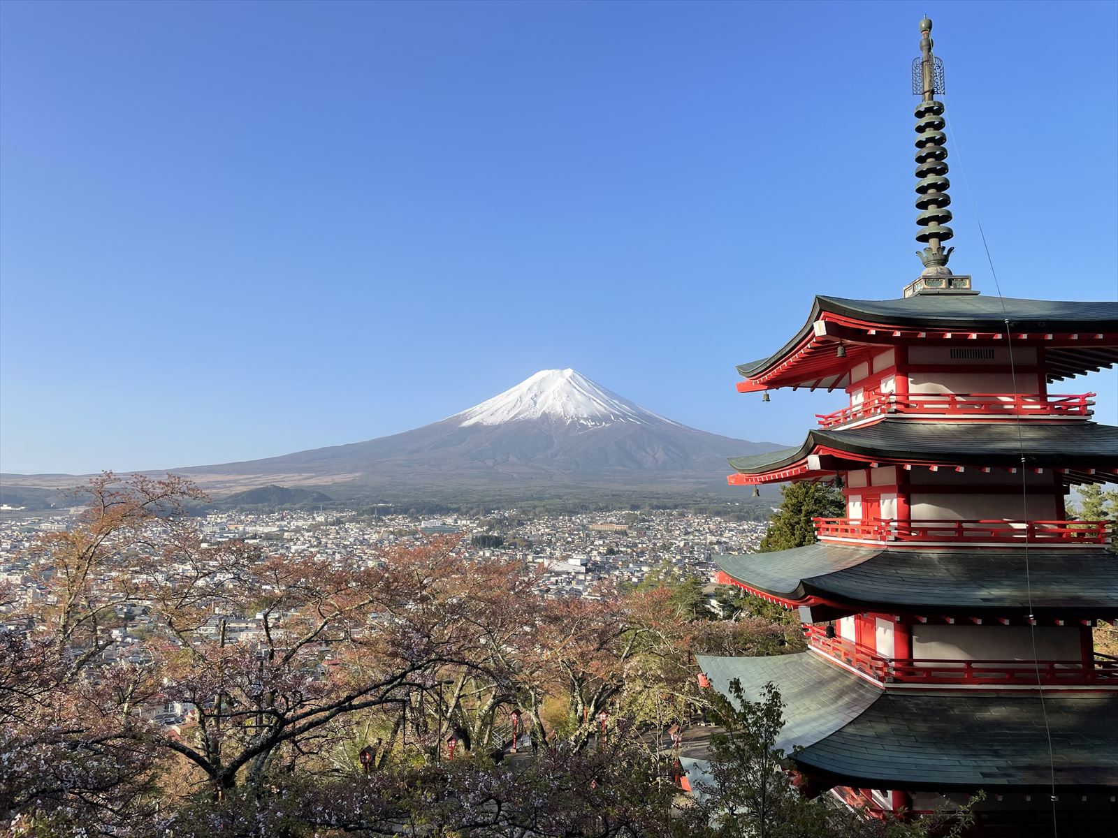 探訪】山梨、建築・アートの旅『新倉富士浅間神社、中村キースへリング