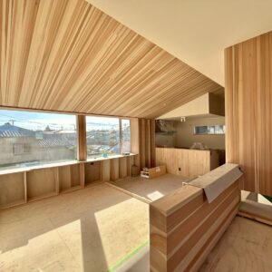 【諏訪】木工事完了。『多彩な居場所のある2階リビングの家。』－木に包まれる暮らし、空を抜く窓－
