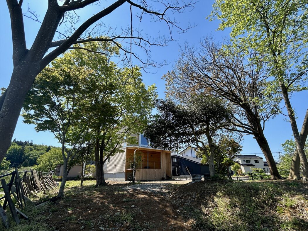 【暮らし】自邸-5月の森『新緑-水田の風景。』グリーンウインドウ-ウッドデッキポーチ。－自然と生きる－