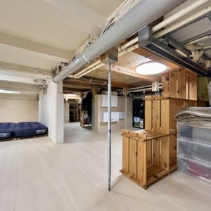 【秘訣】高基礎による床下空間の進化『床フラット、板張り、白塗装、照明、基礎の最小化。』case.自邸