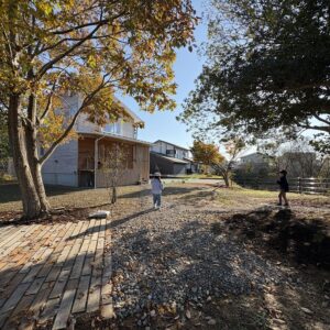 【暮らし】自邸-秋の森『稲刈り-紅葉-落葉-砕石板敷き。』自然を感じる暮らし。－手間が幸せを造る－