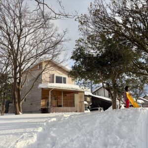 【暮らし】自邸-早春の森『晴れの雪面-庭遊び-雪解け。』季節の循環を感じる暮らし。－自然への感謝－